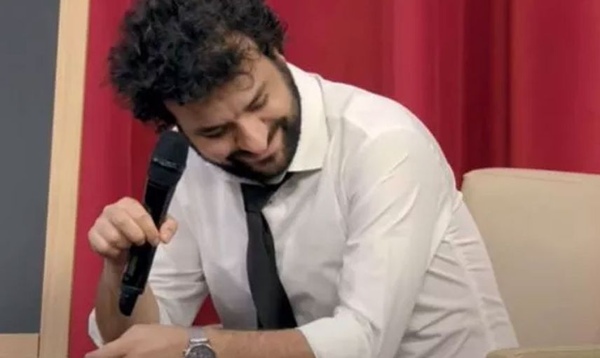 Hasan Can Kaya komik olayım derken sınırı aştı: Seyirciye verdiği cevap salonda gerginliğe neden oldu