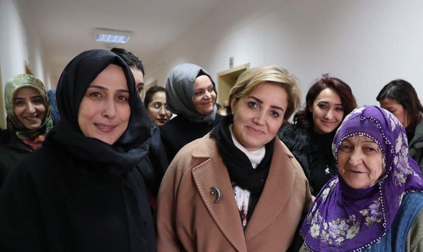 Süleyman Soylu’nun eşi tesettüre girdi! Görenler tanımakta güçlük çekti