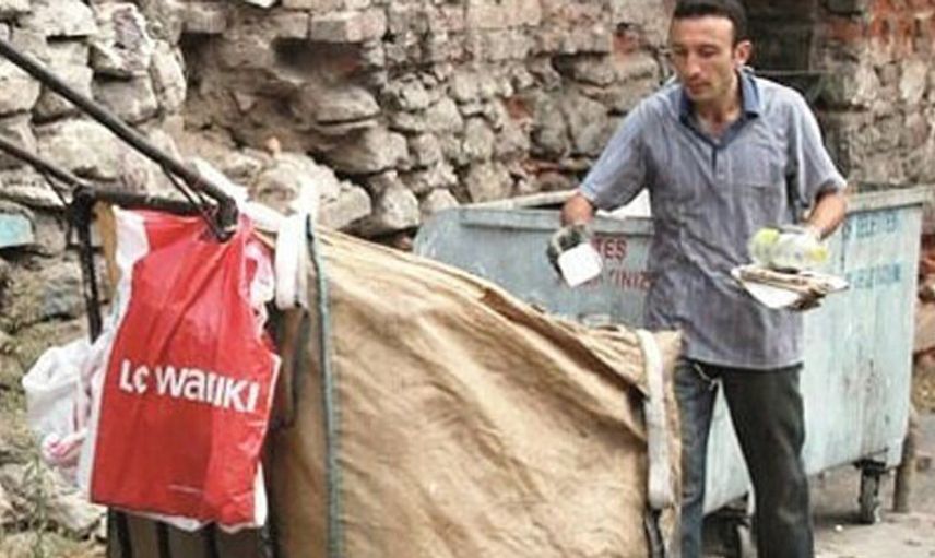 Kağıt Toplayıcılığına Geri Döndü