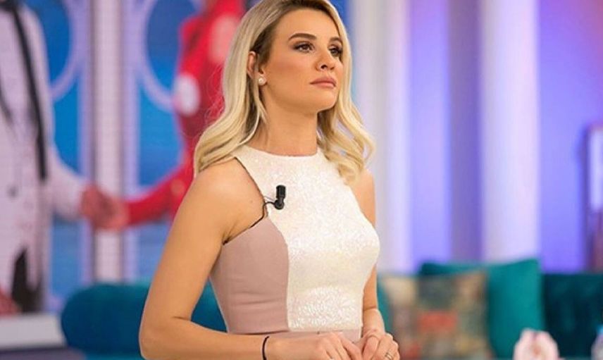 Türk televizyonları böyle rezillik görmedi! Esra Erol'da koca karısını canlı yayında dövdü Esra Erol kılını bile kıpırdatmadı!