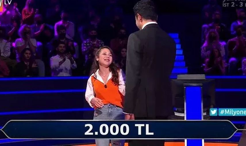 Kim Milyoner Olmak İster yarışmasında yeni skandal! Yarışmacı soruyu bilemeyince seyirciye sordu olanlar oldu