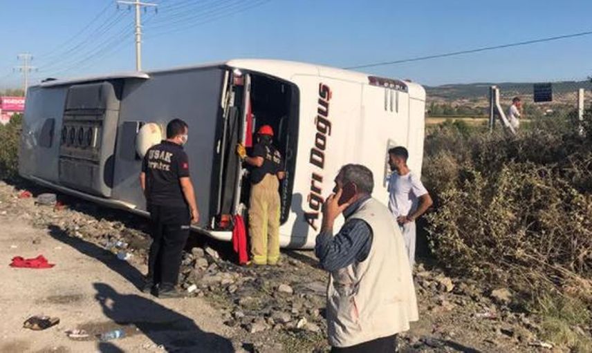 Uşak'ta Devrilen Yolcu Otobüsü ile İlgili Vahim İddia: "Şoför Uyuyordu"