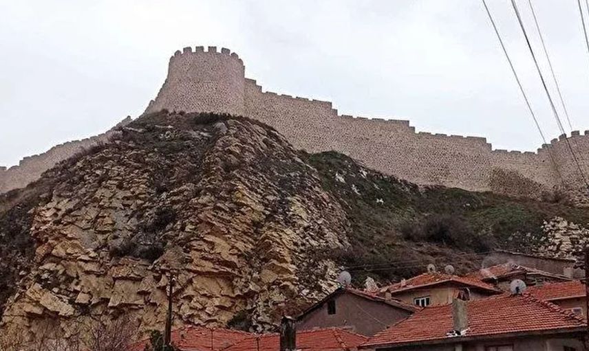 Tesadüfen gezen çoban Fırat Nehri kıyısında bulduğu kalıntıların 1800 yıllık eser olduğu ortaya çıktı!