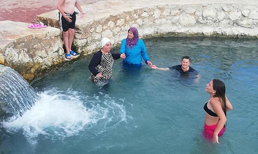 Kükürtlü Su Havuzunun Ününü Duyan Antalya’ya Geliyor Ama Bir Dakikadan Uzun Kalamıyor