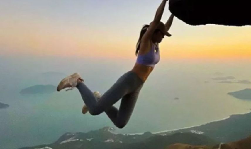 Ünlü fenomenin bir selfie yüzünden hayatı karardı!
