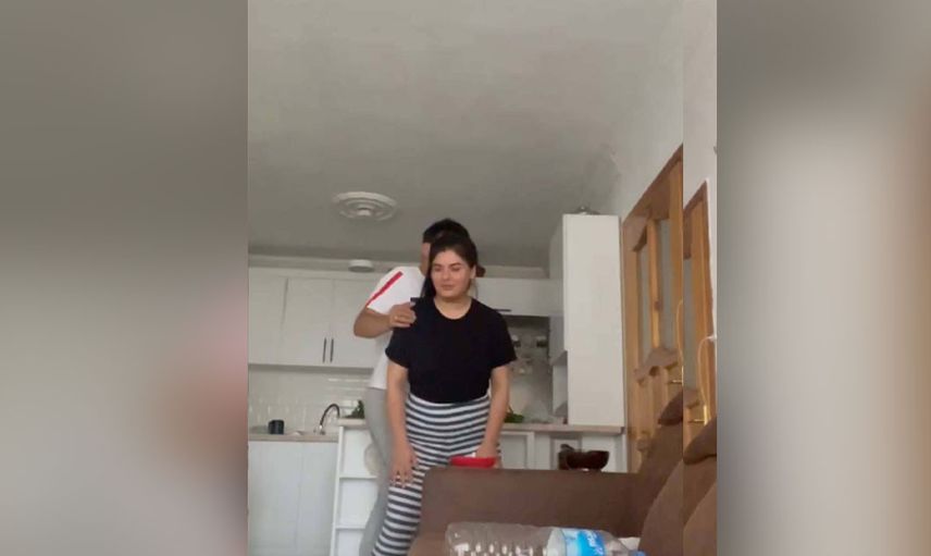 Gelin adayı Hanife Gürdal memelerini kocasına elletince olanlar oldu 'sen nasıl bir kadınsın biraz edep!' yorumları gecikmedi