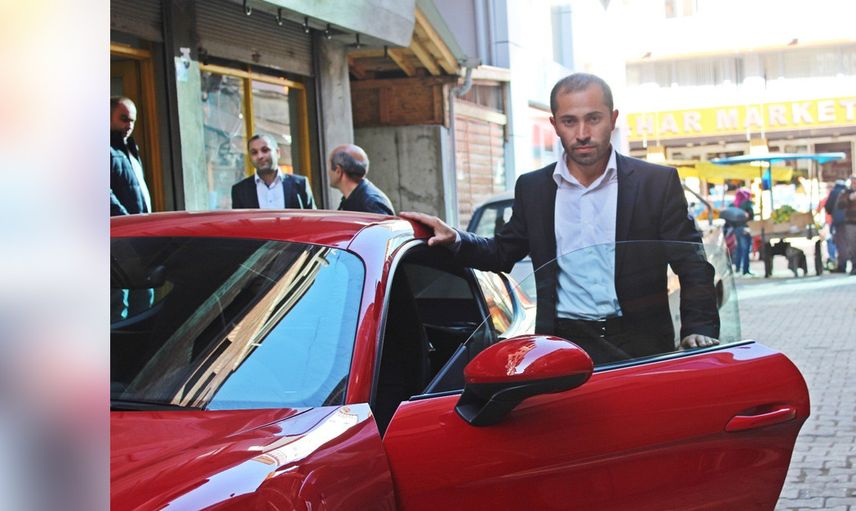 İnanmak imkansız ama 4 liraya araba sahibi oldu