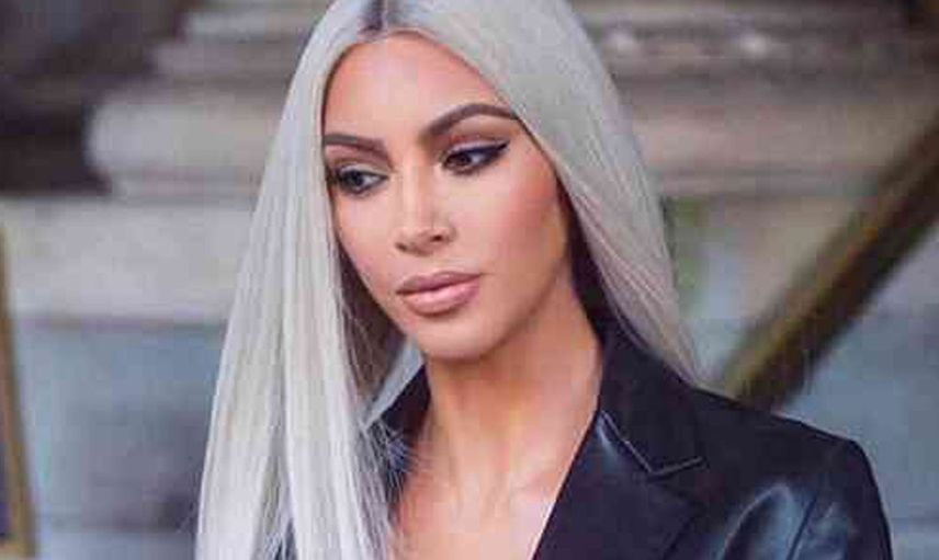 Ünlü model iç çamaşırları ile canlı yayın yaptı: Takipçileri meme ucunun göründüğünü fark edince olanlar oldu