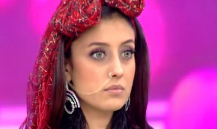 Fenomen gelin adayı Solmaz tüm Türkiye'ye müstehcen pozlar verdi