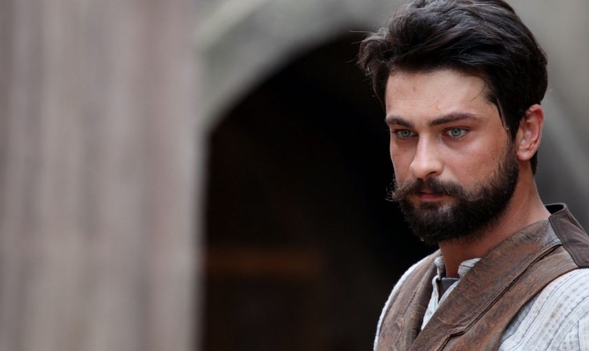 Onur Tuna Kimdir?