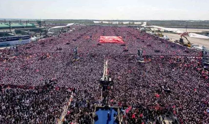 Seçime günler kala dünyanın gözü Türkiye’de: Manşetlerine taşıdılar