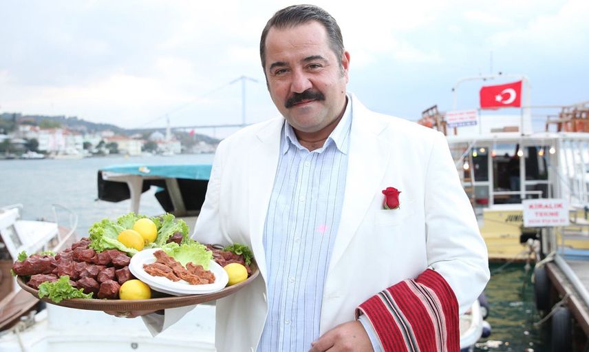 Ata Demirer Evinde Talihsiz Kaza Geçirdi