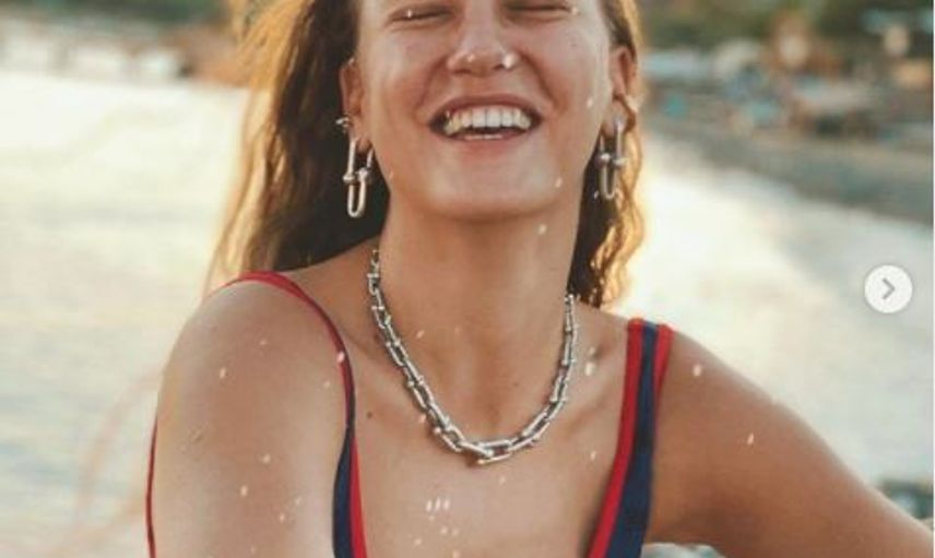 Serenay Sarıkaya'dan bikini pozları! Görenler fiziğine hayran kaldı