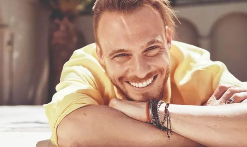 Kerem Bürsin aşk orucunu İspanya'da bozdu: Dünyaca ünlü 2 çocuklu oyuncuyla beraber!