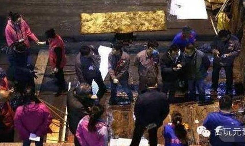 Çığlık sesleri geliyor diyerek mezarı korkarak açtılar