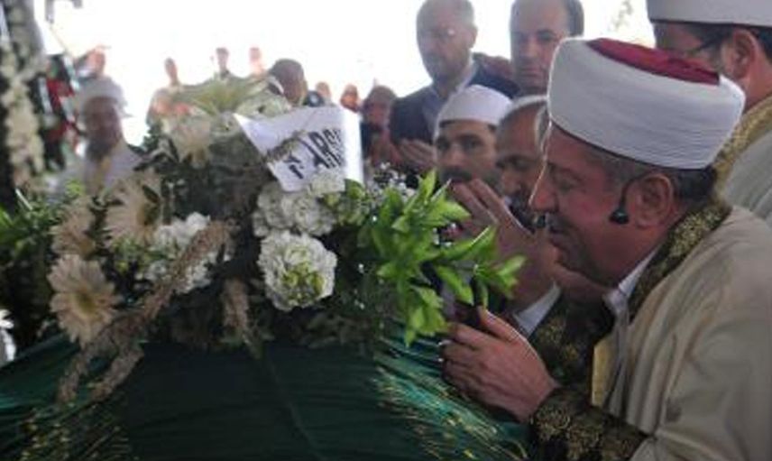 İmam cenazede öyle bir ağladı ki!
