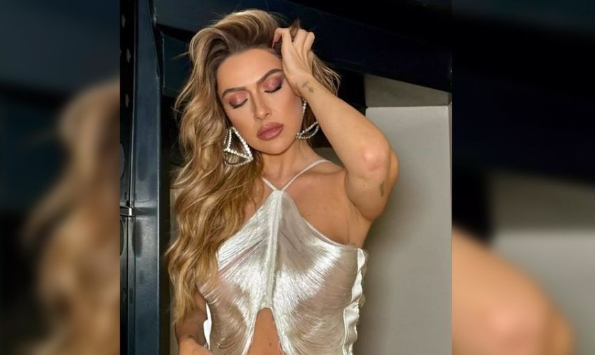 Ünlü şarkıcı Hadise'den evinde verdiği partideki konuklarına özel şov: Temizlik sopasıyla cesur dans!
