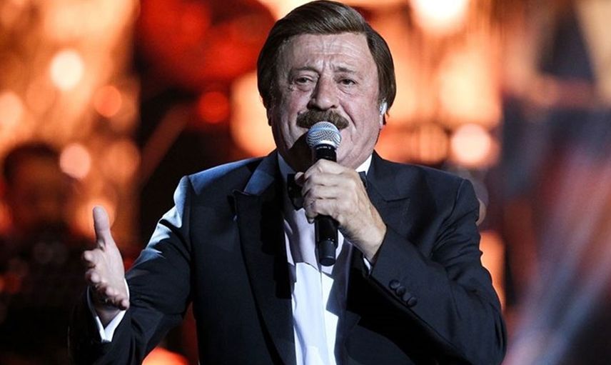 Parkta yattığım günlerim oldu diyen ünlü şarkıcı Selami Şahin hayatının film olacağının müjdesini sevenlerine verdi