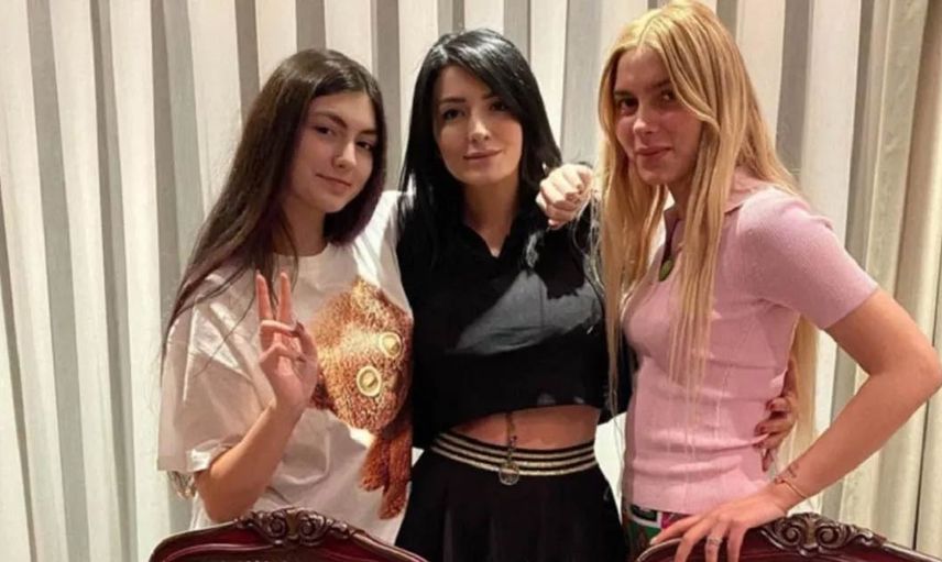 Annesine de tepki yağıyor
