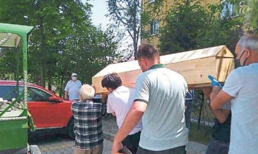 Annesinin Kafasını Kesip Tencereye Koydu