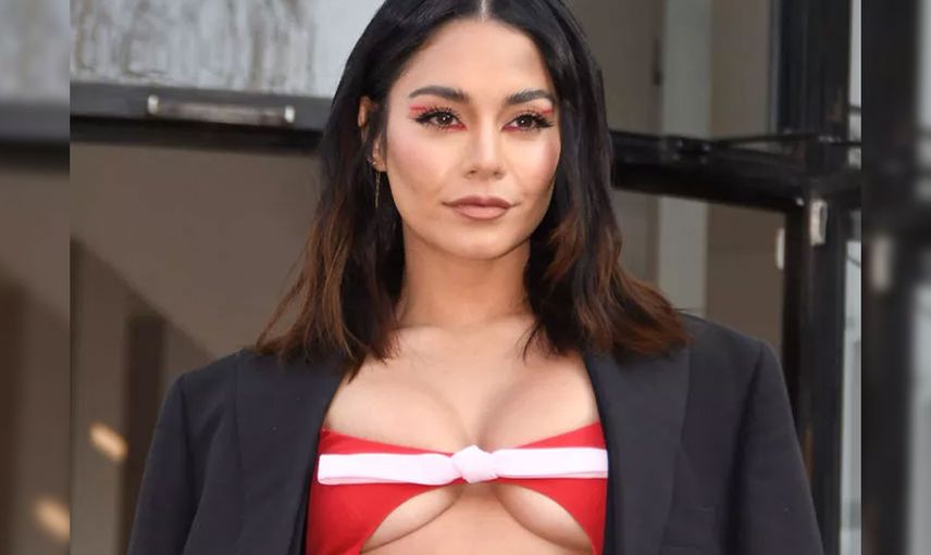 Ünlü yıldız Vanessa Hudgens’ın Paris Moda Haftası’nda giydiği kıyafet dekoltenin sınırlarını zorladı