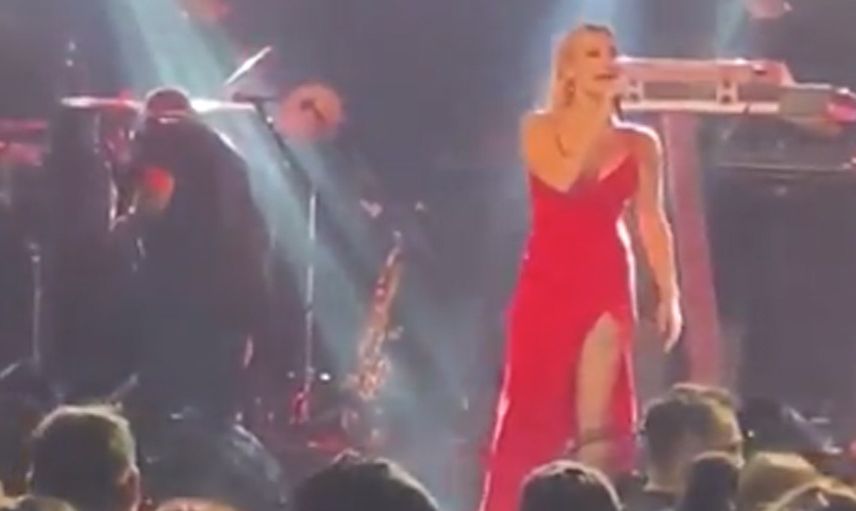 İrem Derici konserde kıskançlık krizine girdi! Sevgilisine yaklaşan kadına bağırdı: Manitama yaklaşma!