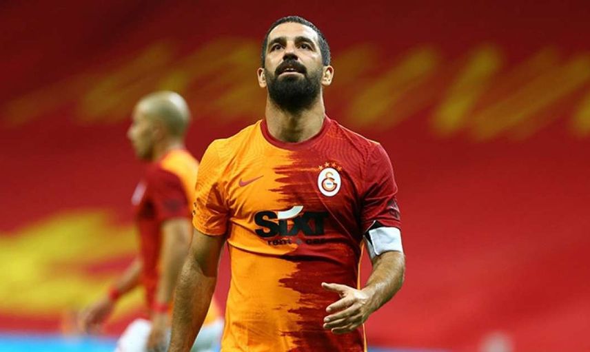 Galatasaray Kaptanı Arda Turan Tepki Çeken Göbeği Hakkında Konuştu