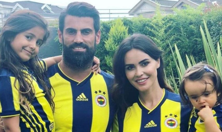 Volkan Demirel'in karısı Zeynep Sever dapdarp taytı giydi takipçileri için paylaştı yer yerinden oynadı
