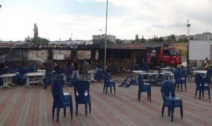 Ünlü Türkücüye Yangın Şoku!