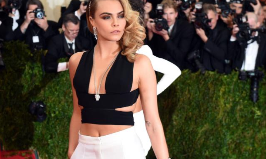 Victoria's Secret Mankeni Cara Delevingne Cinsel Organını Satışa Çıkardı