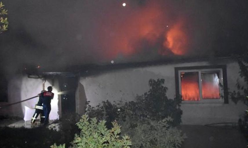 Muğla'da Eşiyle Tartışan Adam Yaşadıkları Evi Ateşe Verdi