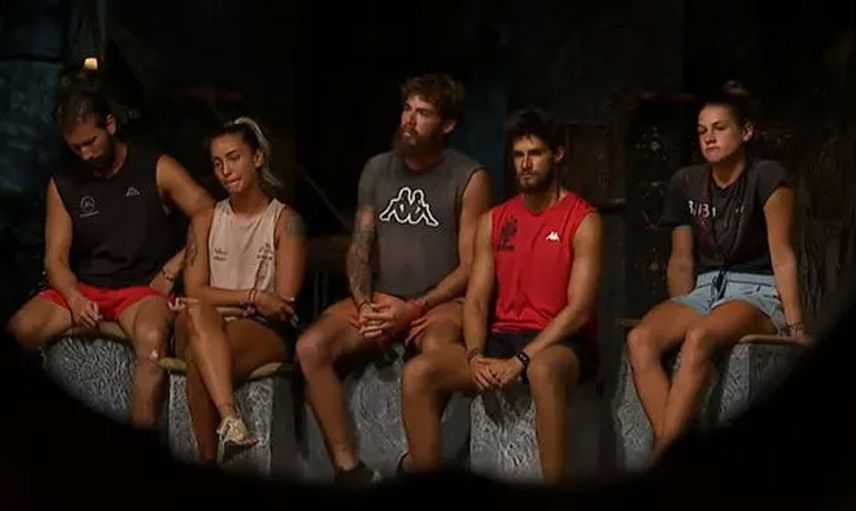 Survivor'da o isim adaya 'Burdaki Kitabımı Kapattım' diyerek veda etti... Elenen isim dengeleri değiştirecek!