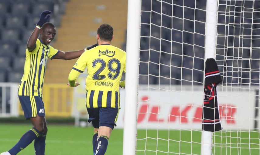 Fenerbahçe'de Caner Erkin ve Sinan Gümüş Kadro Dışı Bırakıldı!