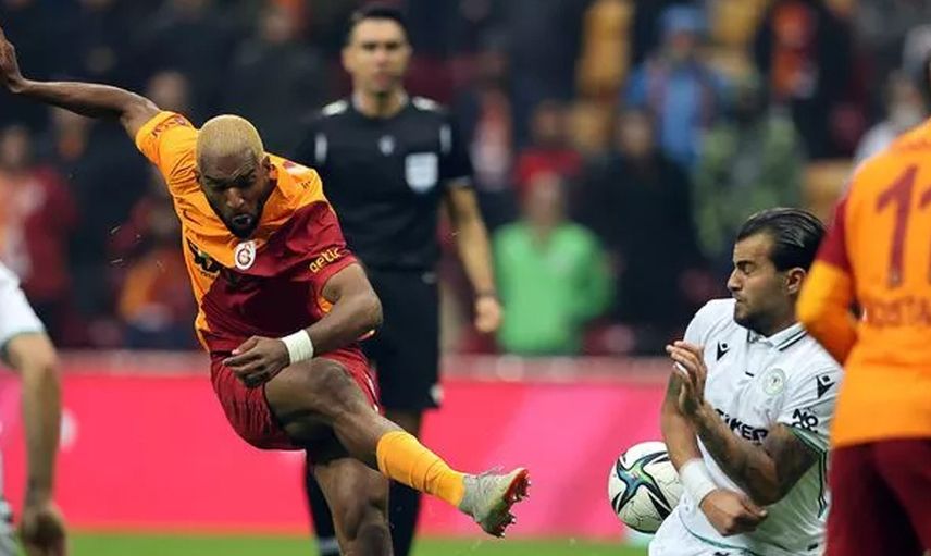 Ryan Babel Galatasaray'da Yunus Akgün'den 40 Kat Daha Fazla Kazanıyor!