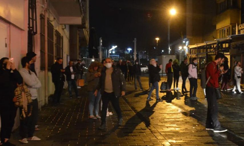 Taksim'de Panik Dolu Anlar! Turistler Sokağa Döküldü