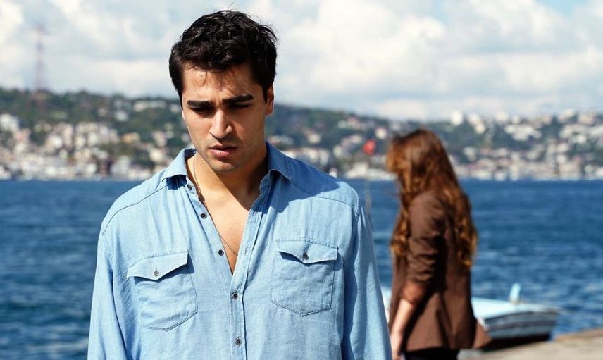 Mert Ramazan Demir gizemli sarışınla Afra Saraçoğlu'na ihanet mi etti? Kanım dondu gerçek hayatta da Feritmiş meğer!