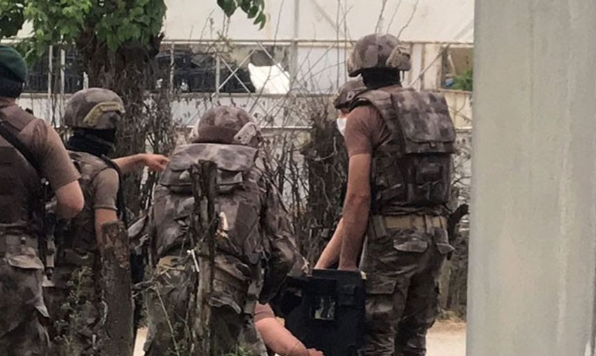 Kocaeli'nde Ailesini Rehin Alan Kişi, Tüfekle Babasını Öldürdü