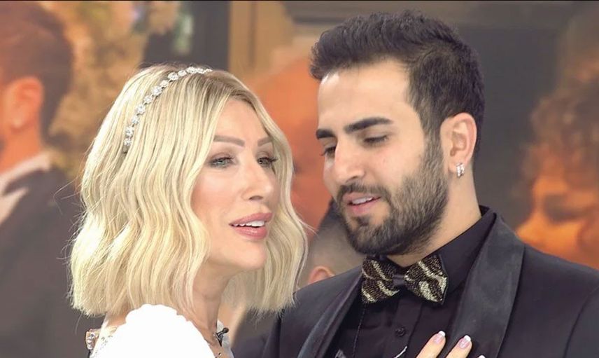 Seda Sayan'dan ilk gelin gezmesi! Ünlü şarkıcı kaynanasının elini öpmeye gitti paylaştığı fotoğraflar sosyal medyada alay konusu oldu