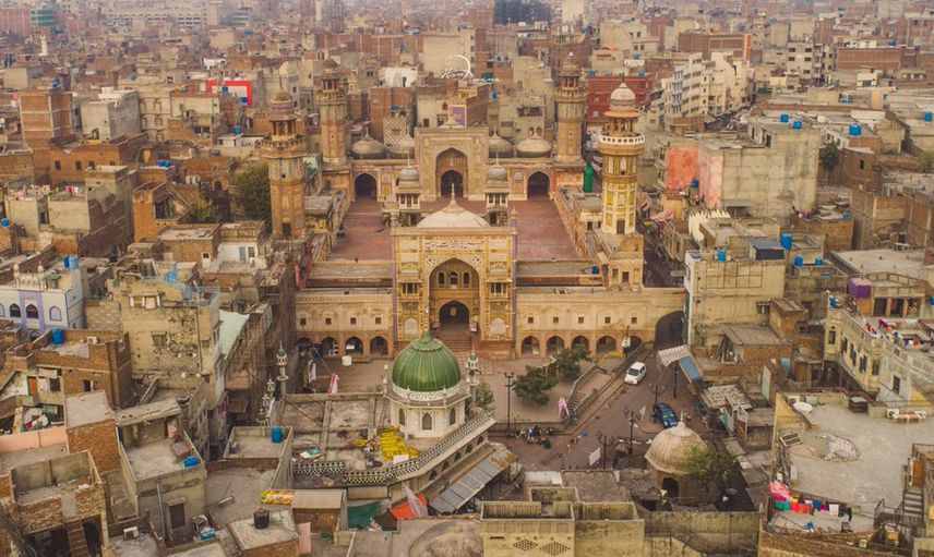 Pakistan'da Dört Kadını Sokak Ortasın Çırılçıplak Dövdüler