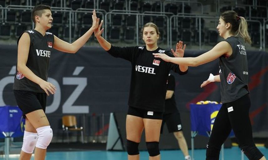 Ebrar Karakurt maç sonrası kendisiyle röportaj yapmak isteyen TRT spikerine öyle bir şey yaptı ki…