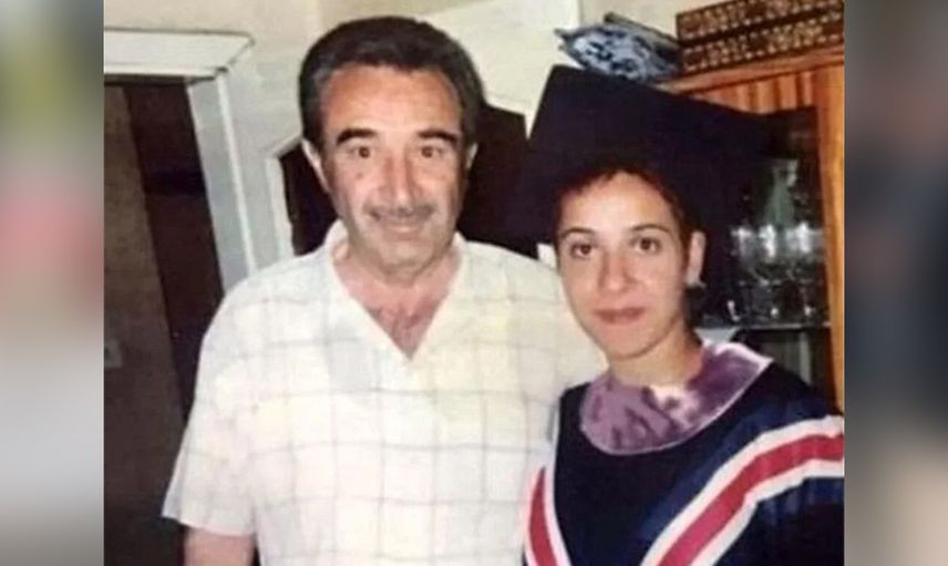 Babasını kaybetmişti! Binnur Kaya'nın cenazedeki zor anlarında arkadaşları destek oldu