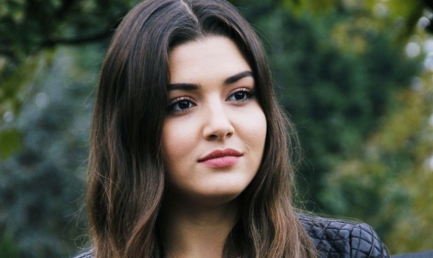 Hande Erçel kimdir?