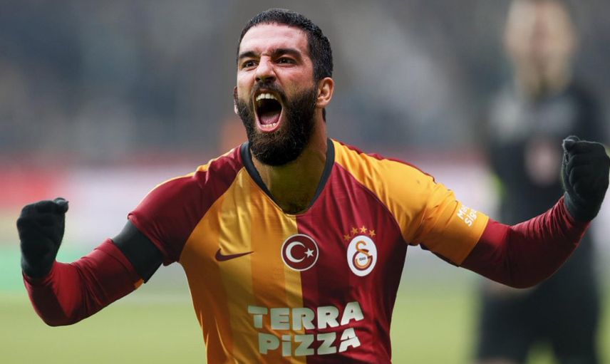 Galatasaray'da Kaptan Arda Turan Futbolu Bırakıyor!