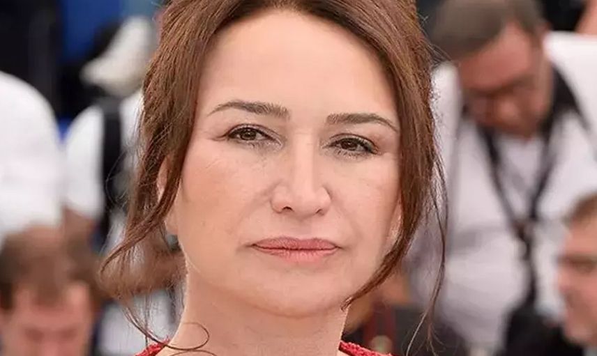 Demet Akbağ'dan öpüşme sorusuna ortalığı karıştıracak itiraflı cevap: ''Neler neler var!''
