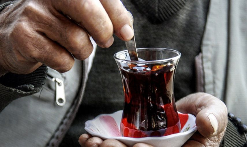 Uzmanlar Uyardı: Sıcak Çay Yemek Borusu Kanseri Riskini 5 Kat Artırıyor!