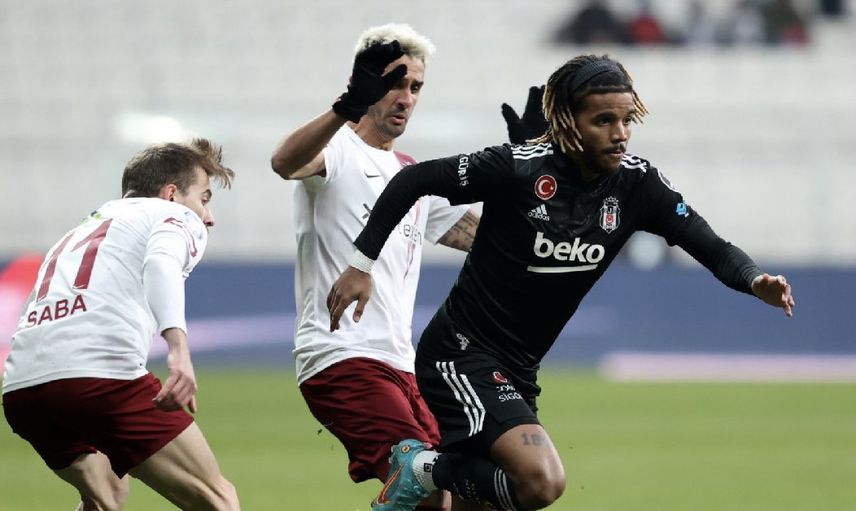 Güntekin Onay, Beşiktaş'ın iyi bir kadrosu varken şirin gözükmeye çalışıp oyunu okuyamayan Önder Karaveli'nin elinde olduğunu söyledi
