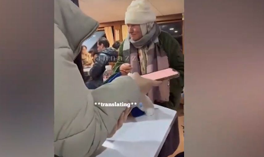 İyi insanlar hala var! Bir turist örgü lif satan yaşlı kadına 75 lira yerine 1750 lira ödeyince... O anlar viral oldu!