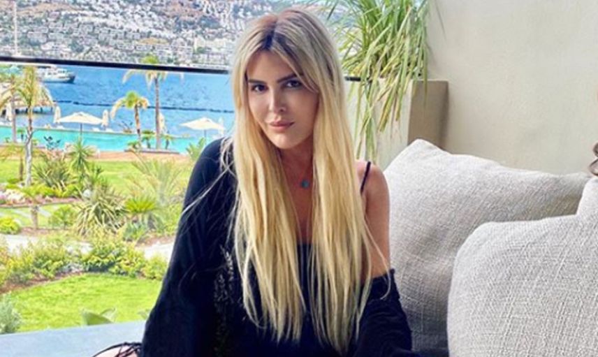 Selin Ciğerci’den delirtecek pozlar! Çırılçıplak kamera karşısına geçince takipçilerinin gözü gönlü açıldı