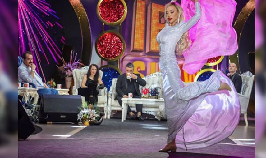 Daha önce Oryantal Didem'e bakmayan Bülent Serttaş bu sefer ünlü dansçıdan gözlerini alamadı