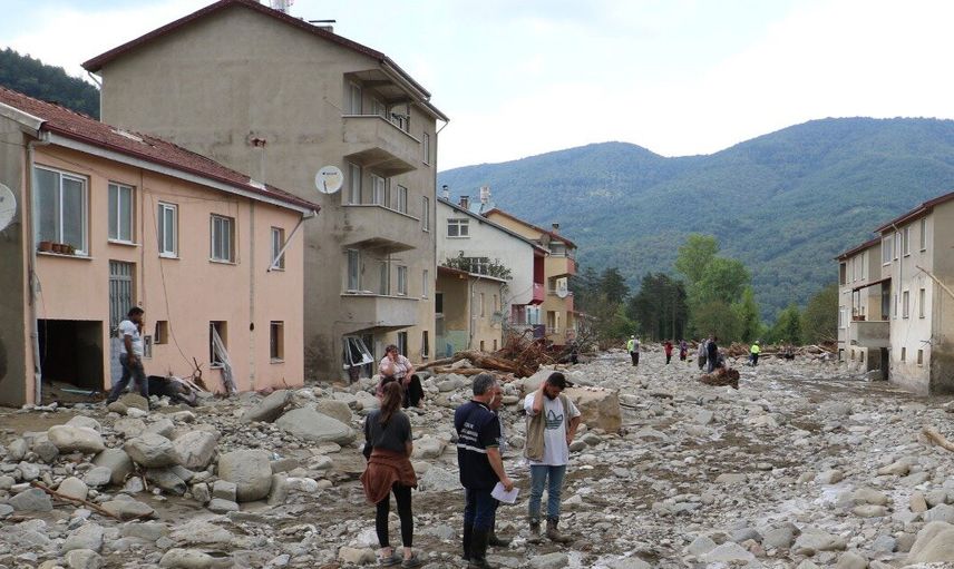 Talihsiz Adam 3 Yıl Daha Sinop'ta Selde Yıkılan Evinin Kredisini Ödeyecek
